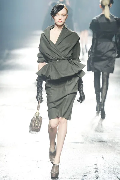 Look 10